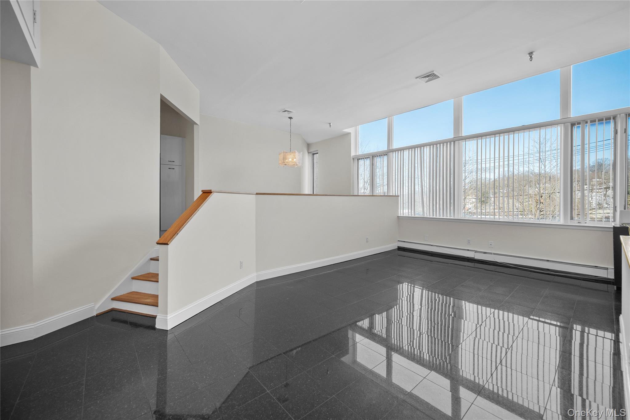 520 Ashford Avenue 5