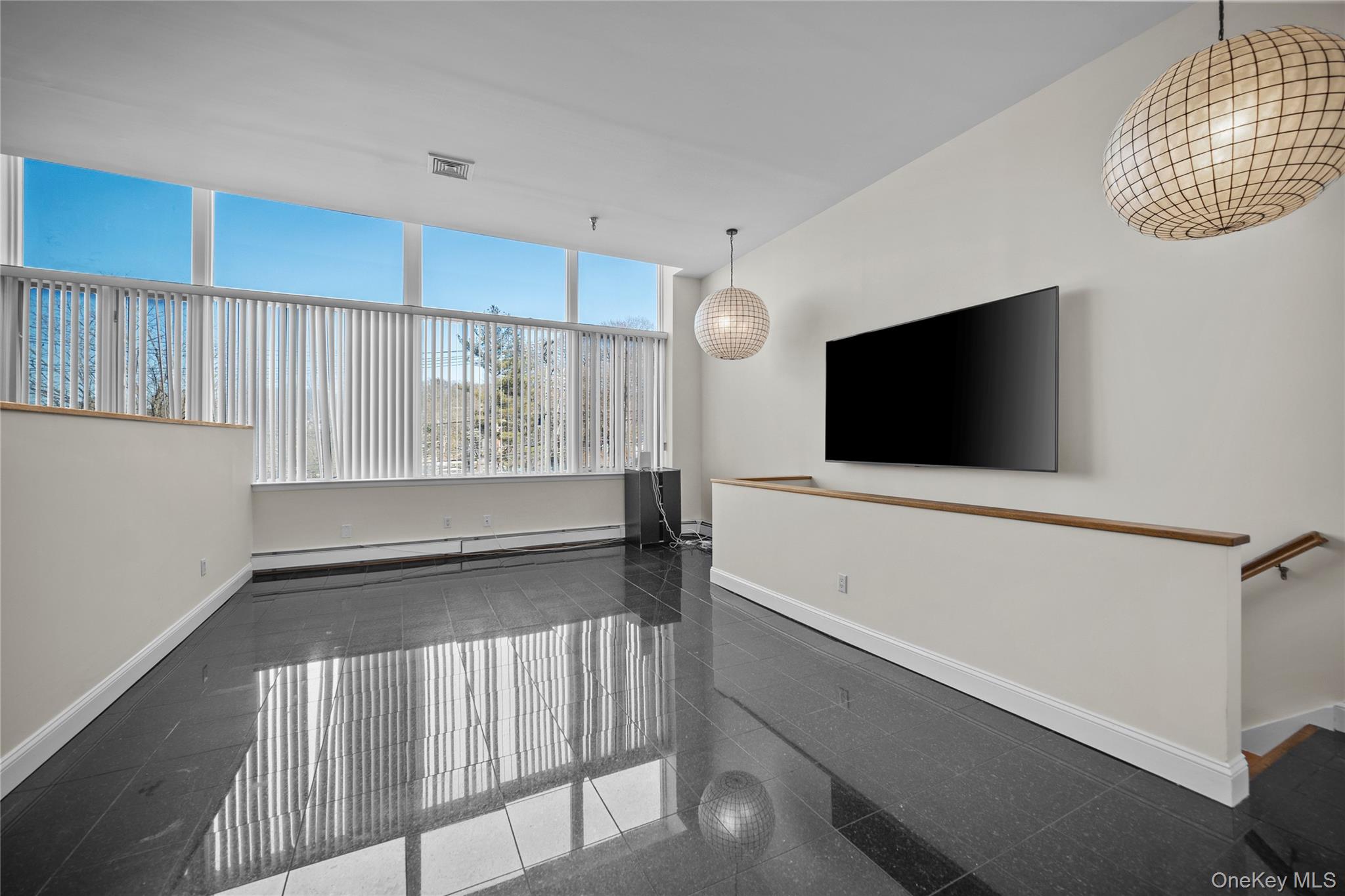 520 Ashford Avenue 5