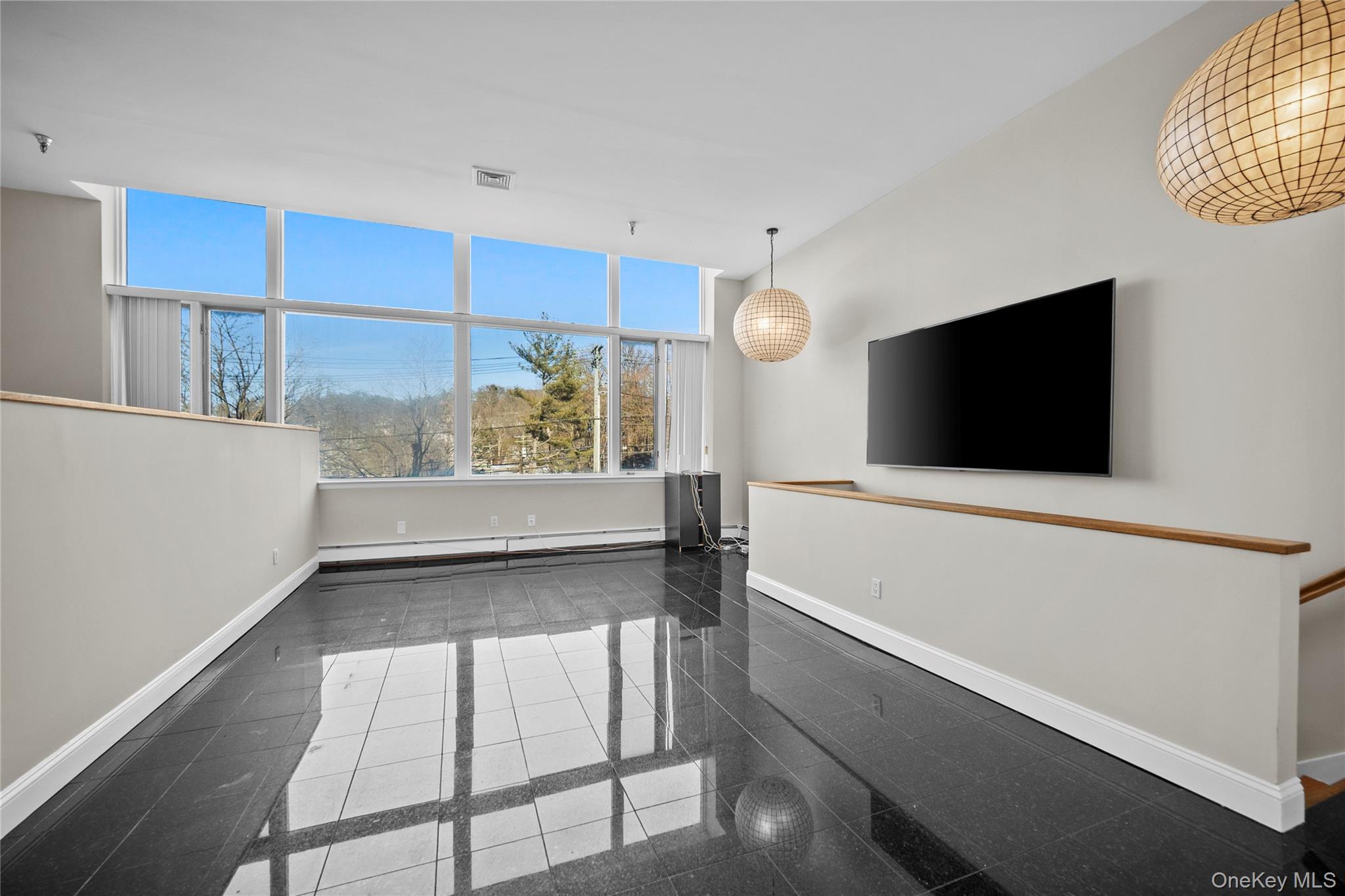 520 Ashford Avenue 5