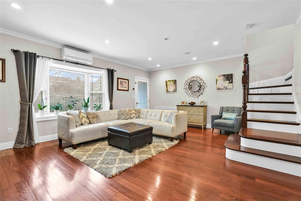 54-34 65 Place, Maspeth, New York image 5