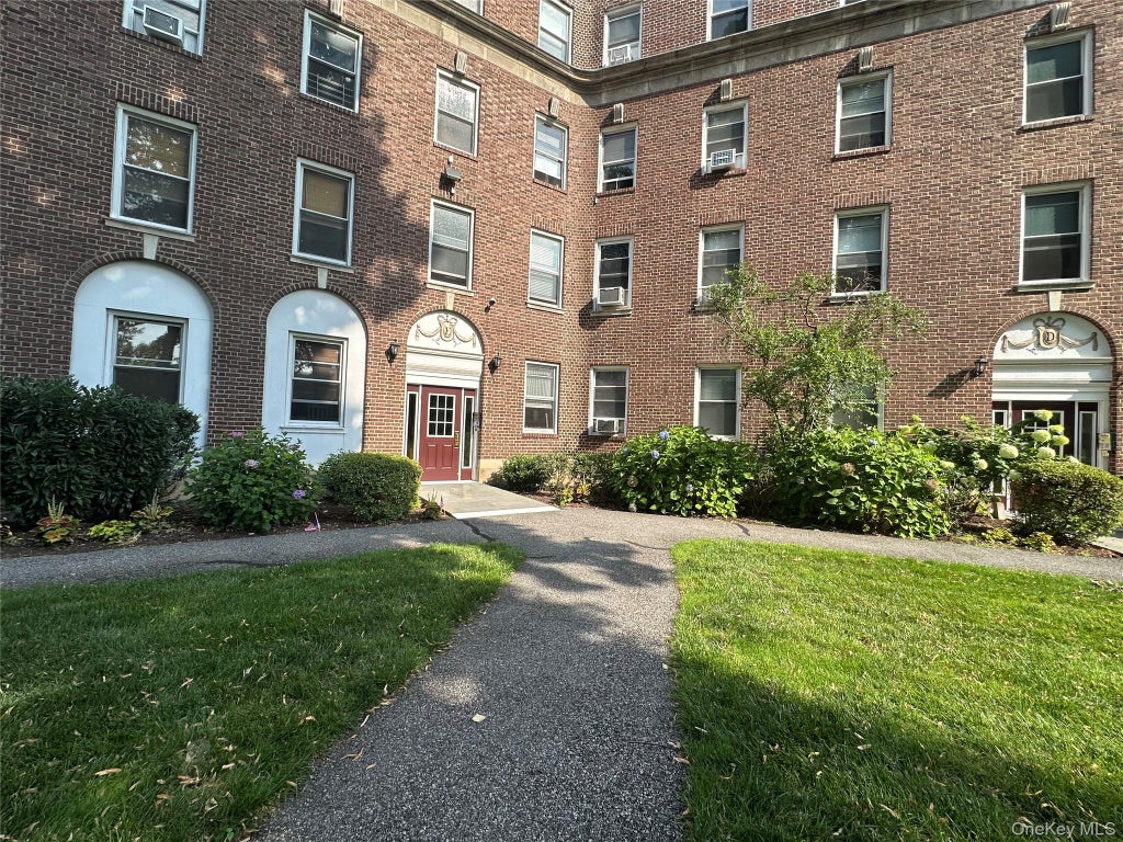 Photo of 445 Gramatan Avenue #1P, Fleetwood, NY 10552 (MLS # 1029466)