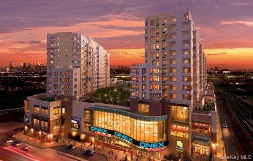 Photo of 4026 College Point Boulevard #11E, Flushing, NY 11354 (MLS # 990733)