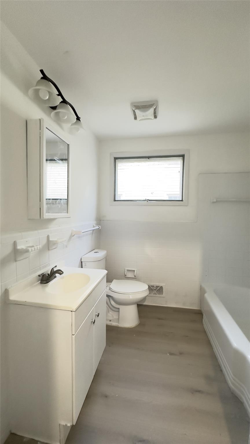 Poughkeepsie, New York 12601, United States, 2 Bedrooms Bedrooms, ,1 BathroomBathrooms,Residential,Active,131957