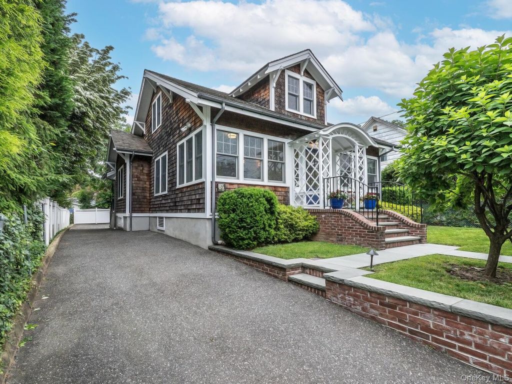 Photo of 29 Birch Street, Locust Valley, NY 11560 (MLS # 980148)