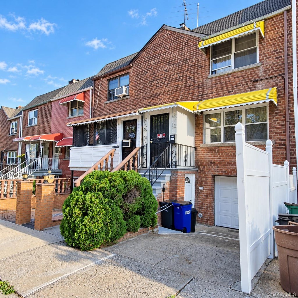 Photo of 1162 Adee Avenue, Bronx, NY 10469 (MLS # 1065546)