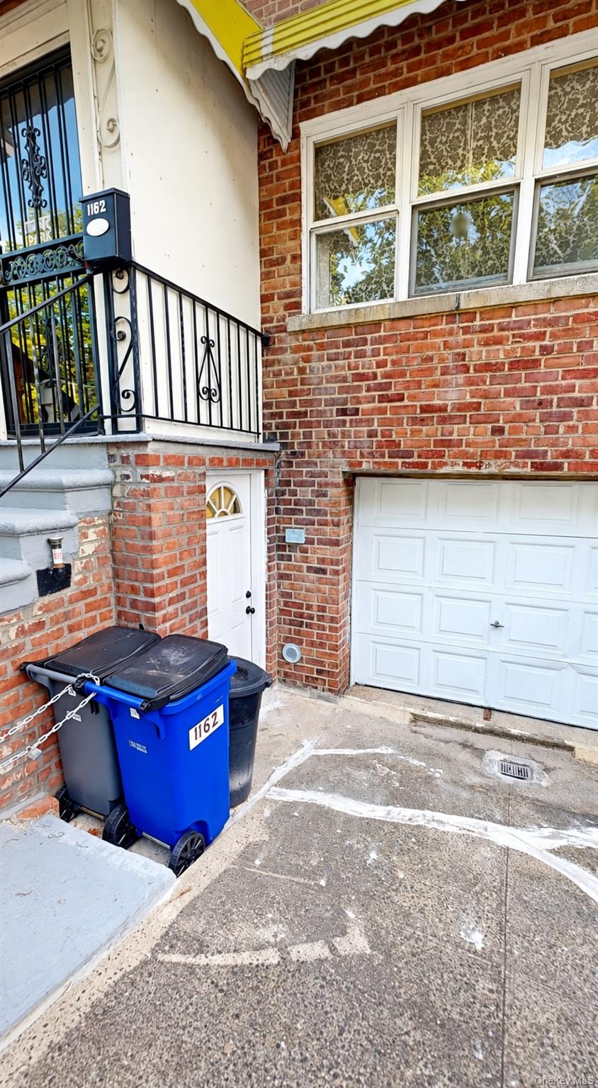 Photo of 1162 Adee Avenue, Bronx, NY 10469 (MLS # 1065546)