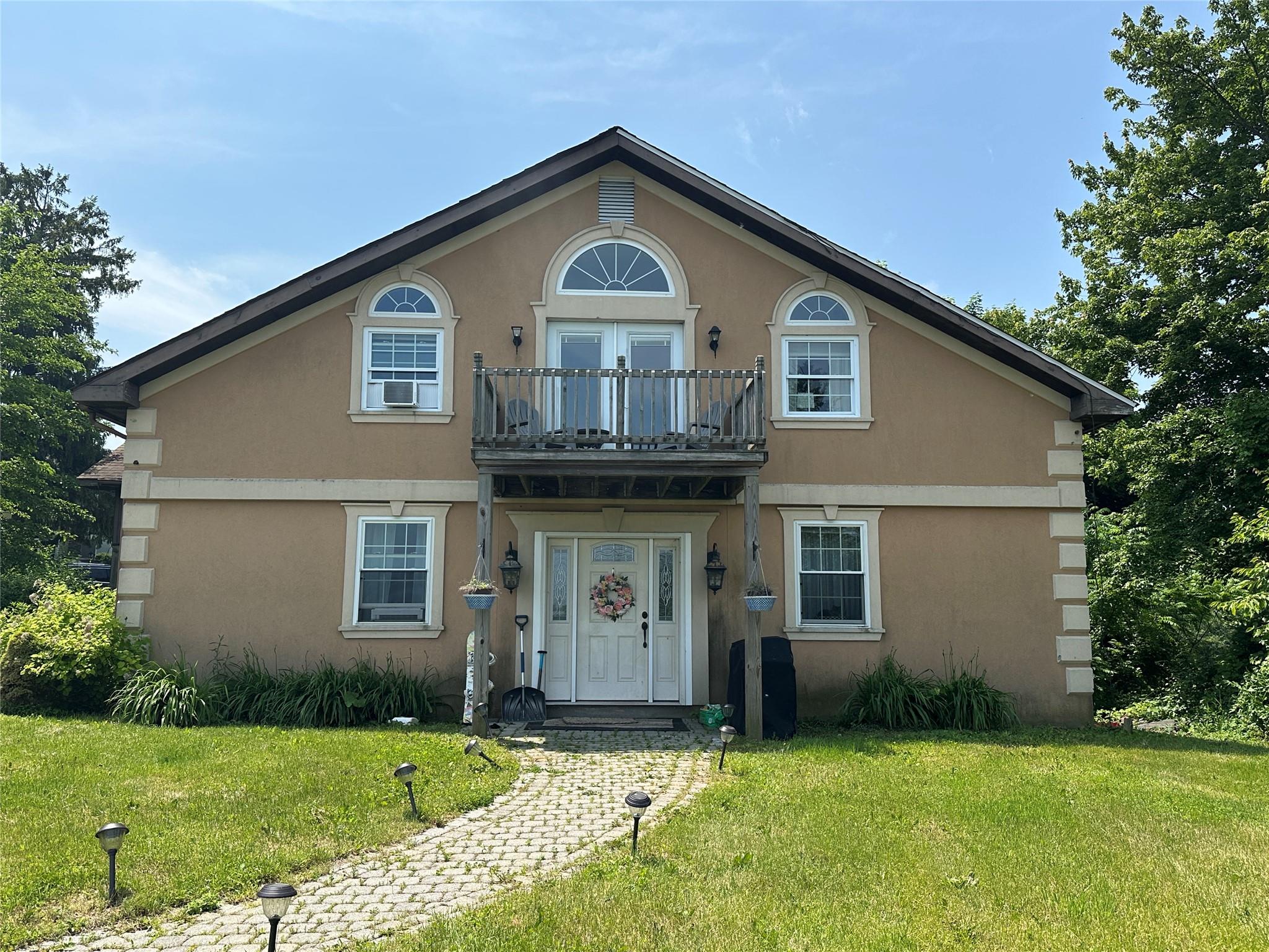 Freedom Plains Road, Poughkeepsie, New York - 3 Bedrooms  
4 Bathrooms  
6 Rooms - 