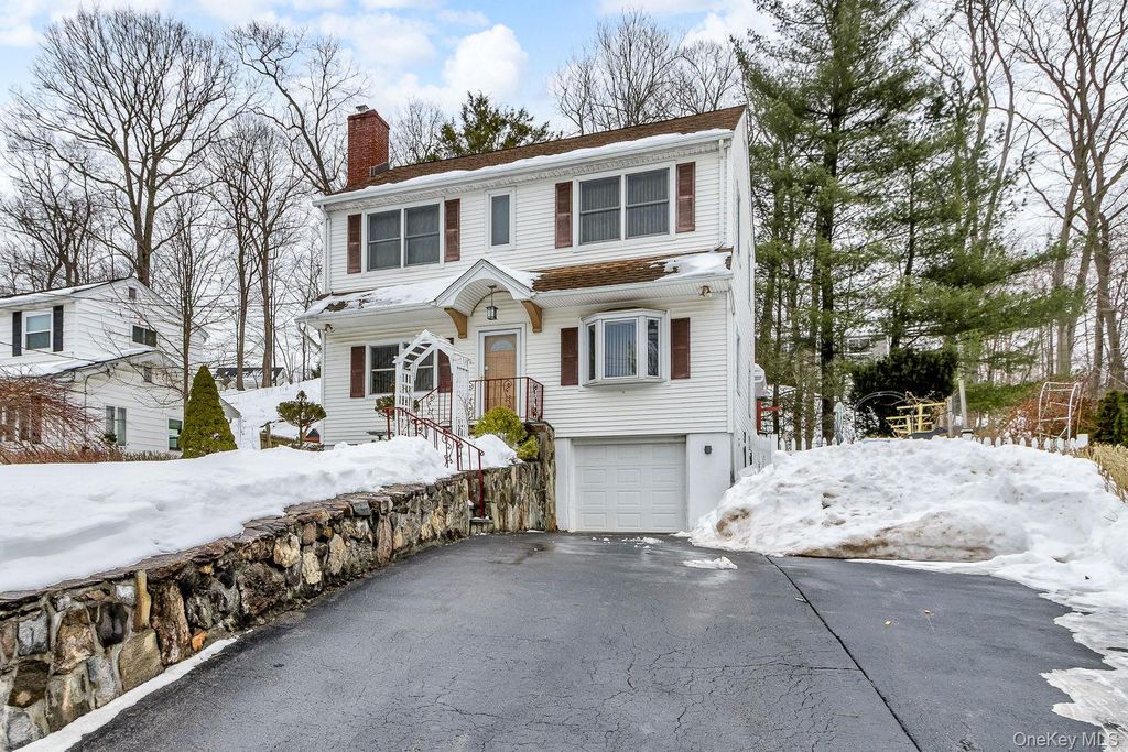 Photo of 155 Lake Shore Drive, Pleasantville, NY 10570 (MLS # 935919)