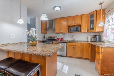 Photo of 25708 147th Avenue, Rosedale, NY 11422 (MLS # 961331)