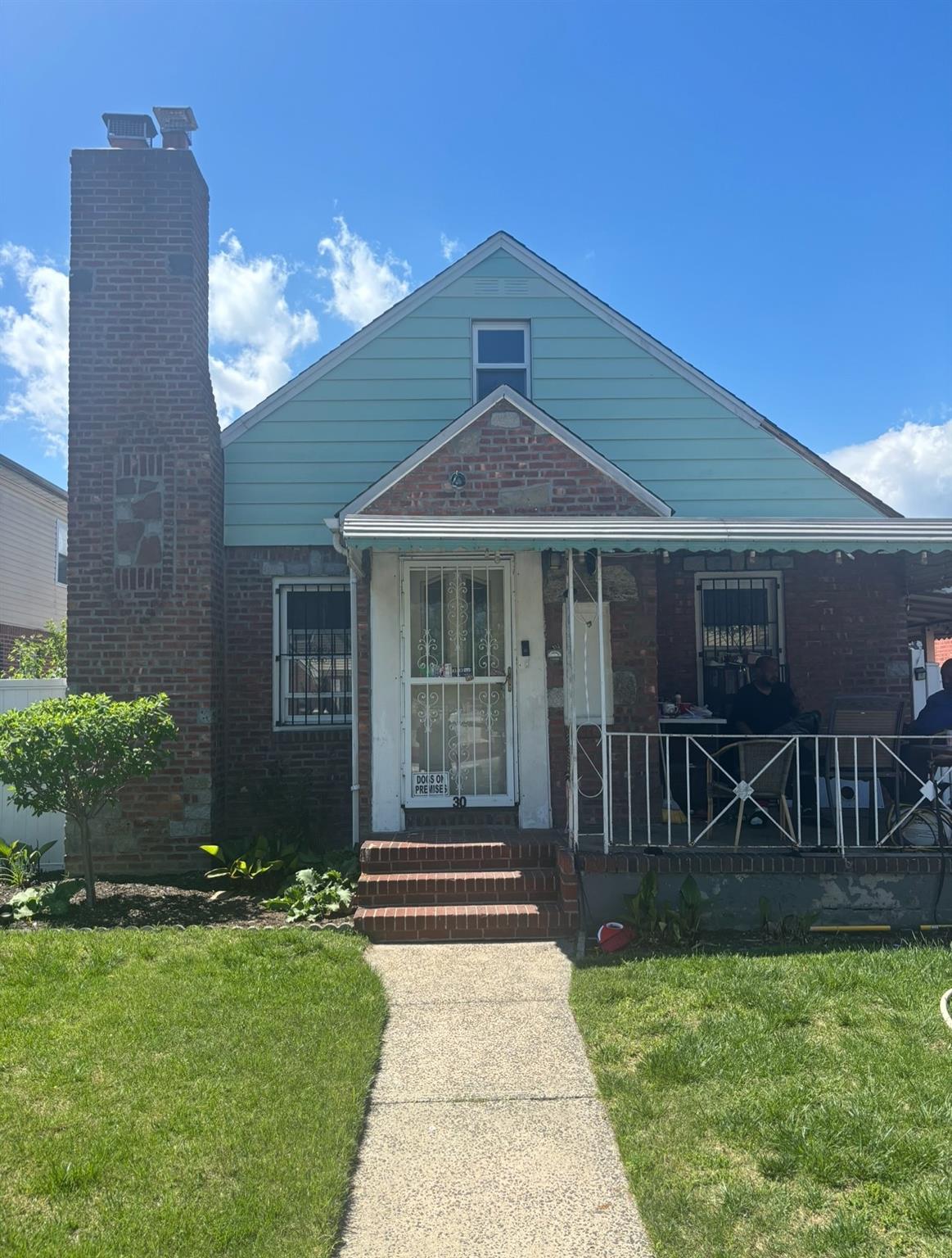 Property for Sale at 220 Street St, Cambria Heights, Queens, NY - Bedrooms: 3 
Bathrooms: 1 
Rooms: 6  - $679,990