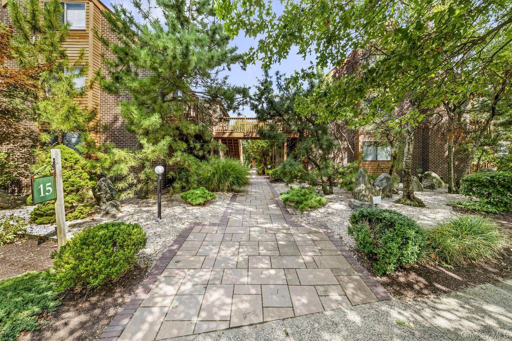 Photo of 15 Greenridge Avenue #25F, White Plains, NY 10605 (MLS # 951431)