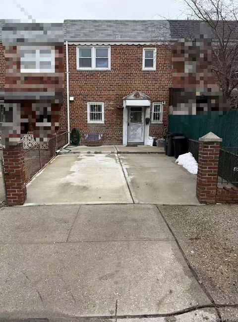 Homes For Sale - 47-45 Oceania Street<br/> Bayside, NY 11361