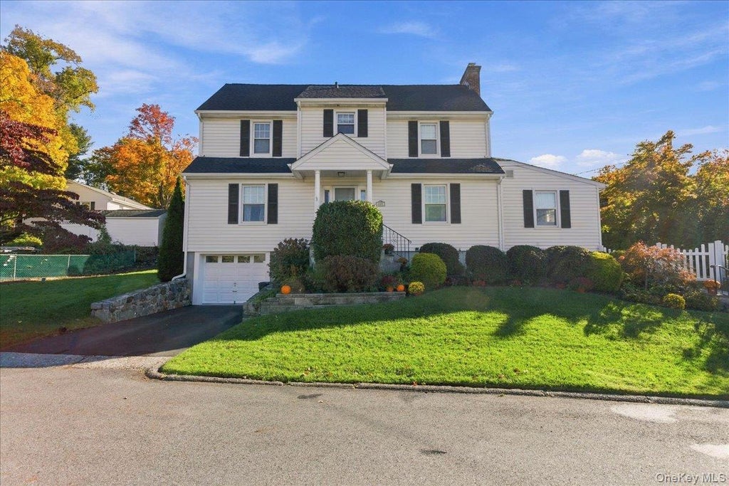 Photo of 268 Myrtle Avenue, Hawthorne, NY 10532 (MLS # 1062948)