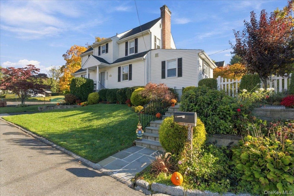 Photo of 268 Myrtle Avenue, Hawthorne, NY 10532 (MLS # 1062948)