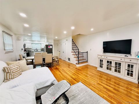 Photo of 1663 Waring Avenue, Bronx, NY 10469 (MLS # 968346)