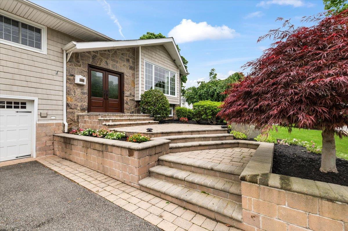 61 Beatrice Lane, Old Bethpage, New York image 2