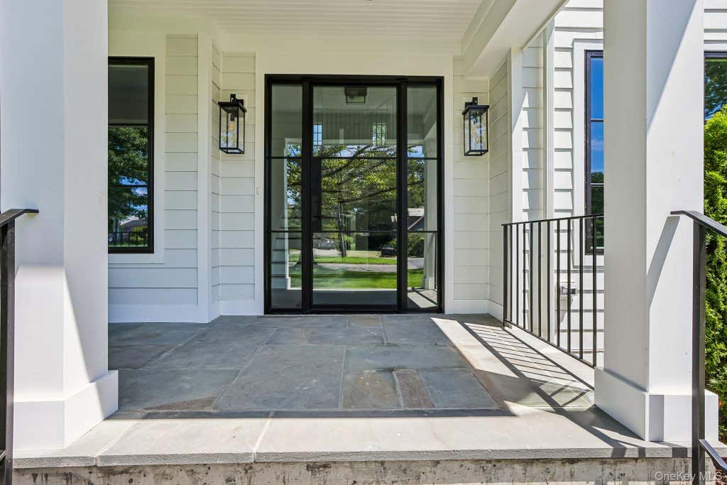 Photo of 41 Potters Lane, New Rochelle, NY 10805 (MLS # 1034709)