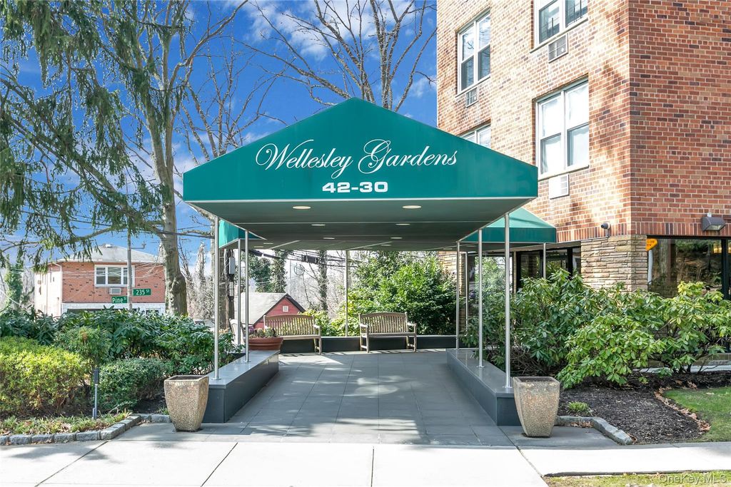 Photo of 42-30 Douglaston Parkway #5C, Douglaston, NY 11363 (MLS # 941065)