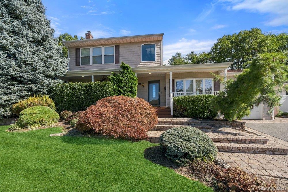 Photo of 25 Beaumont Drive, Plainview, NY 11803 (MLS # 1062784)