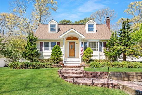 27 Summit Boulevard Westhampton NY 11977