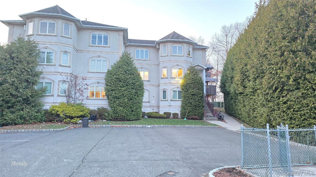 Photo of 9 Gibbs Court #201, Monsey, NY 10952 (MLS # 942467)