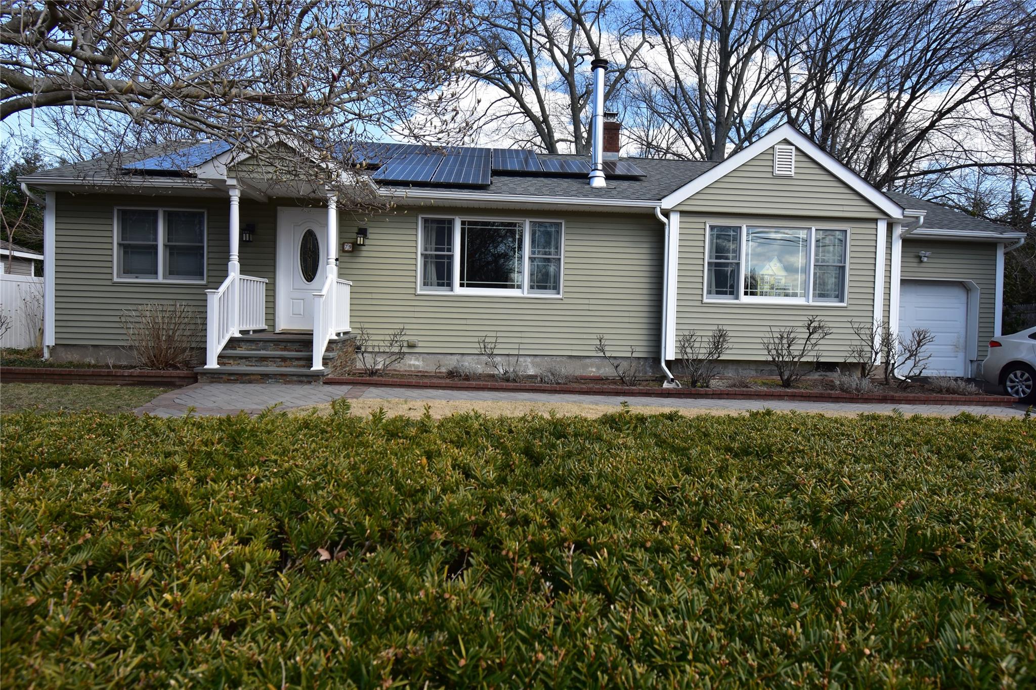 79 Hempstead Avenue, Miller Place, Florida image 3