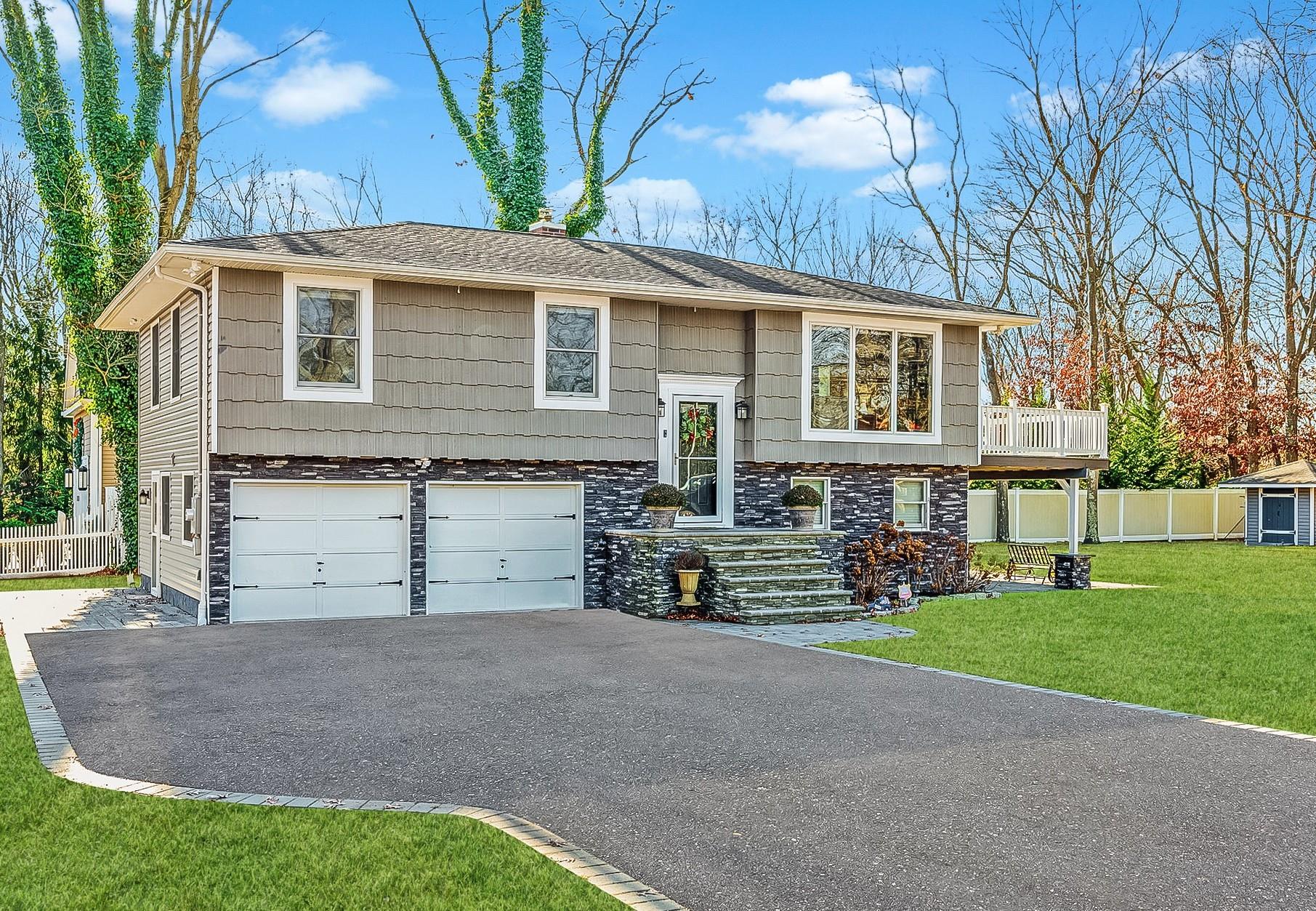 Property for Sale at Argyle Place, Smithtown, Hamptons, NY - Bedrooms: 4 
Bathrooms: 3  - $749,000