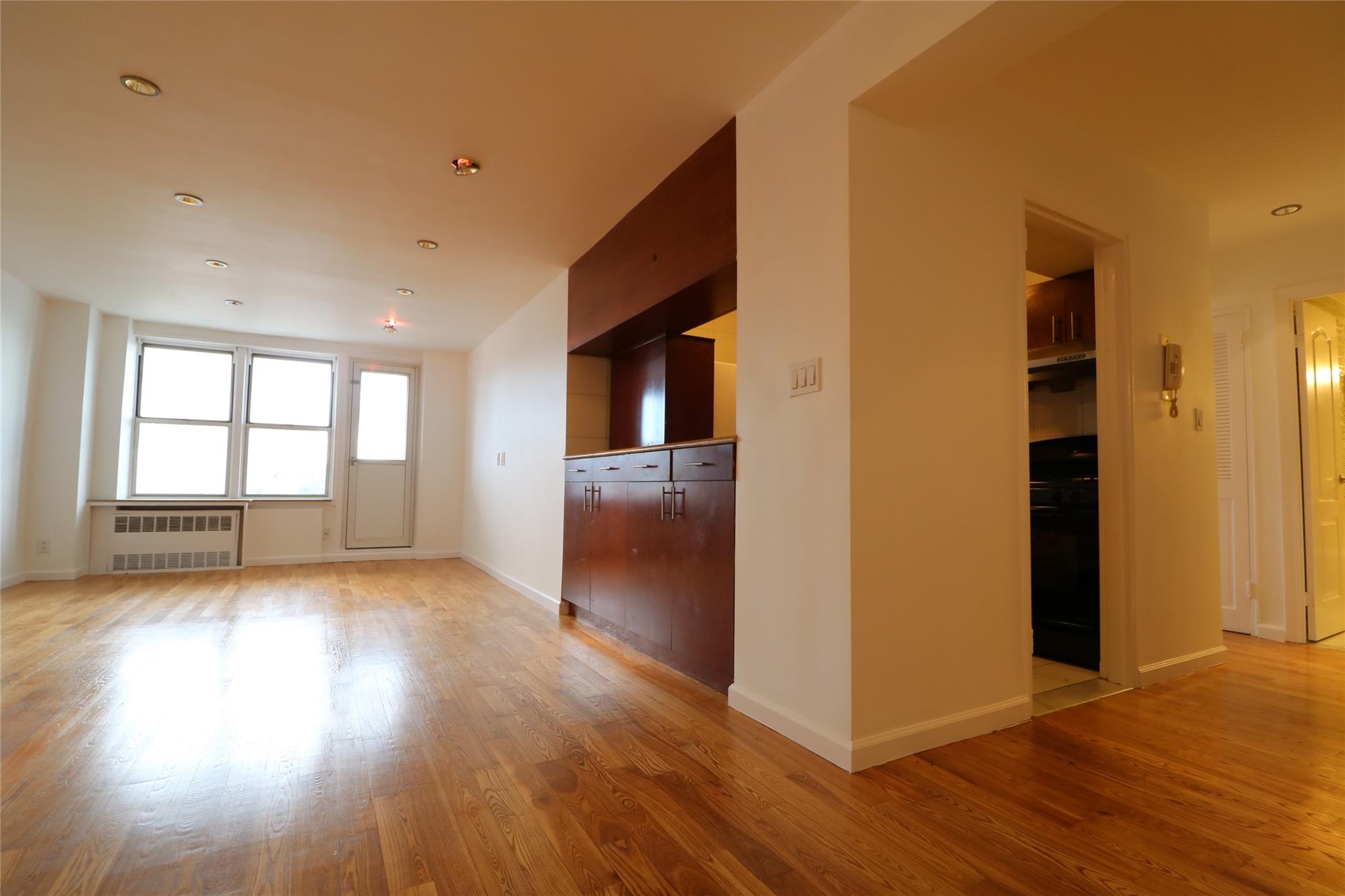 41-25 Kissena Boulevard #4TT, Flushing, New York image 2