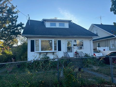 16 West Drive Bay Shore NY 11706