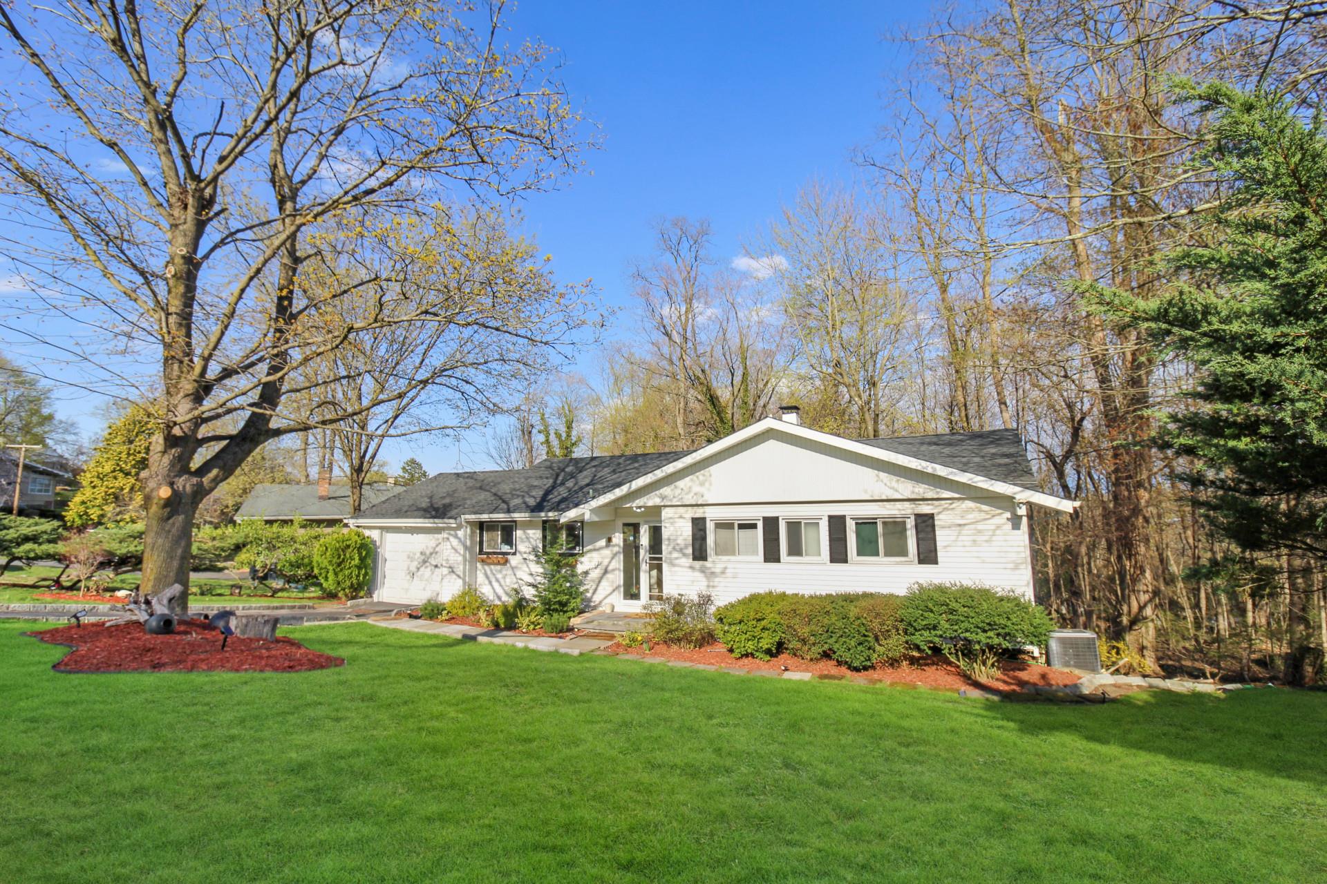 4 Stonewall Circle, White Plains, New York image 2