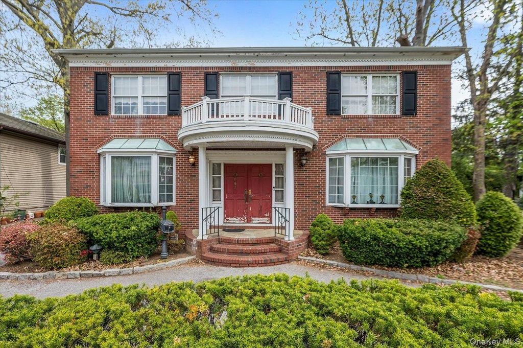 Photo of 497 Tulip Avenue, Floral Park, NY 11001 (MLS # 987782)
