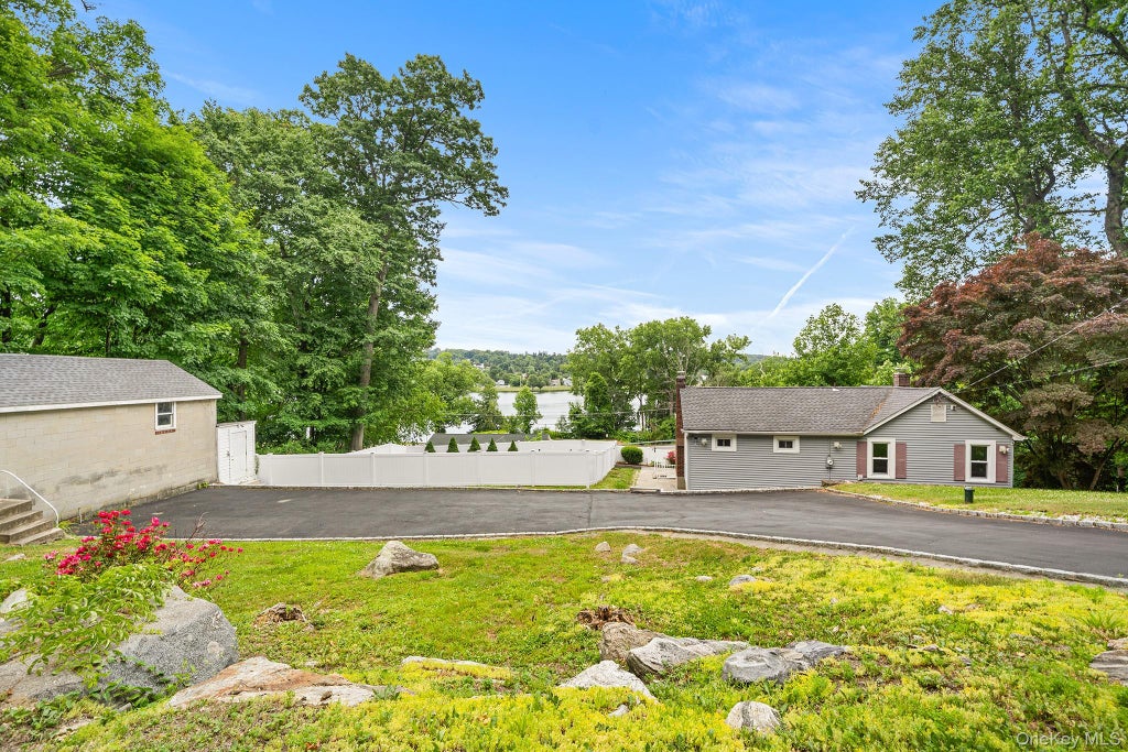 Photo of 10 Holland Drive, Carmel, NY 10512 (MLS # 991580)