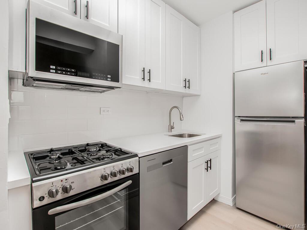 2104 Holland Avenue 4D