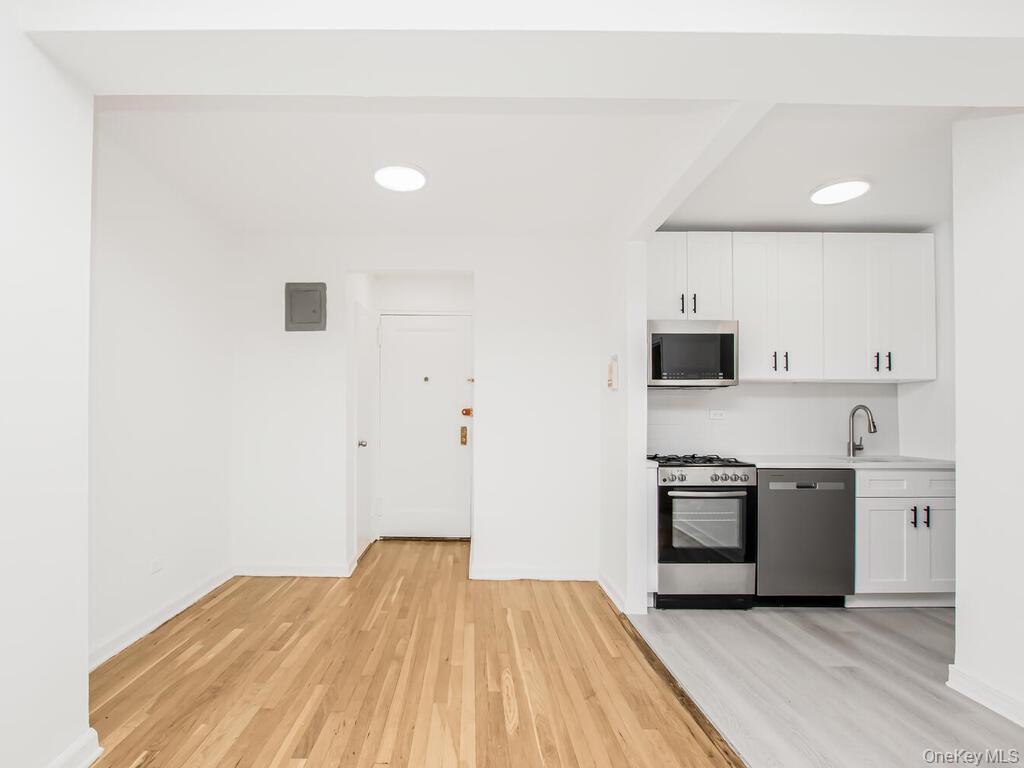 2104 Holland Avenue 4D