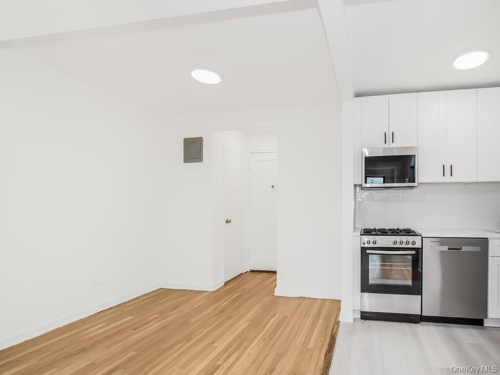 2104 Holland Avenue 4D