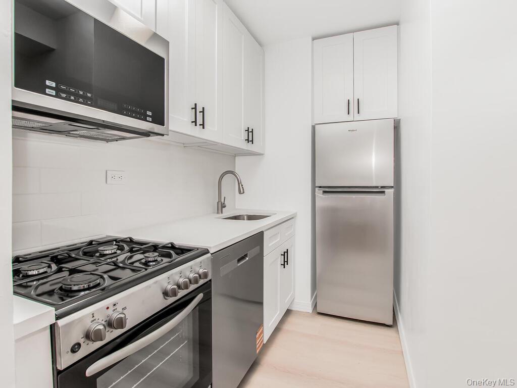 2104 Holland Avenue 4D