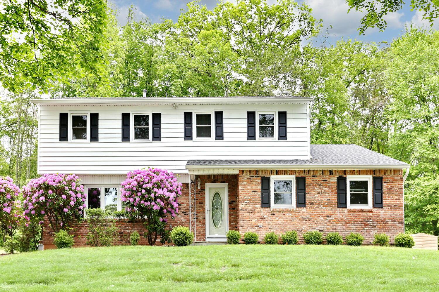 19 Verona Court, New City, New York image 1