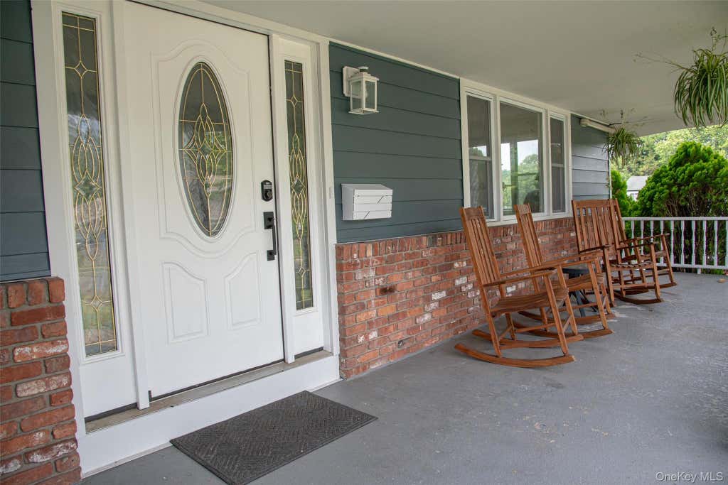 Photo of 206 W Central Avenue, Pearl River, NY 10965 (MLS # 1028203)