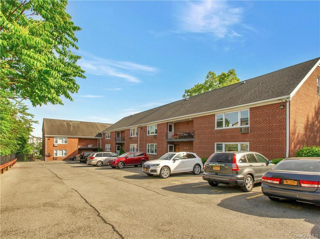 Rental Property at Pelham Road C3, New Rochelle, New York - Bedrooms: 1 
Bathrooms: 2 
Rooms: 3  - $2,200 MO.