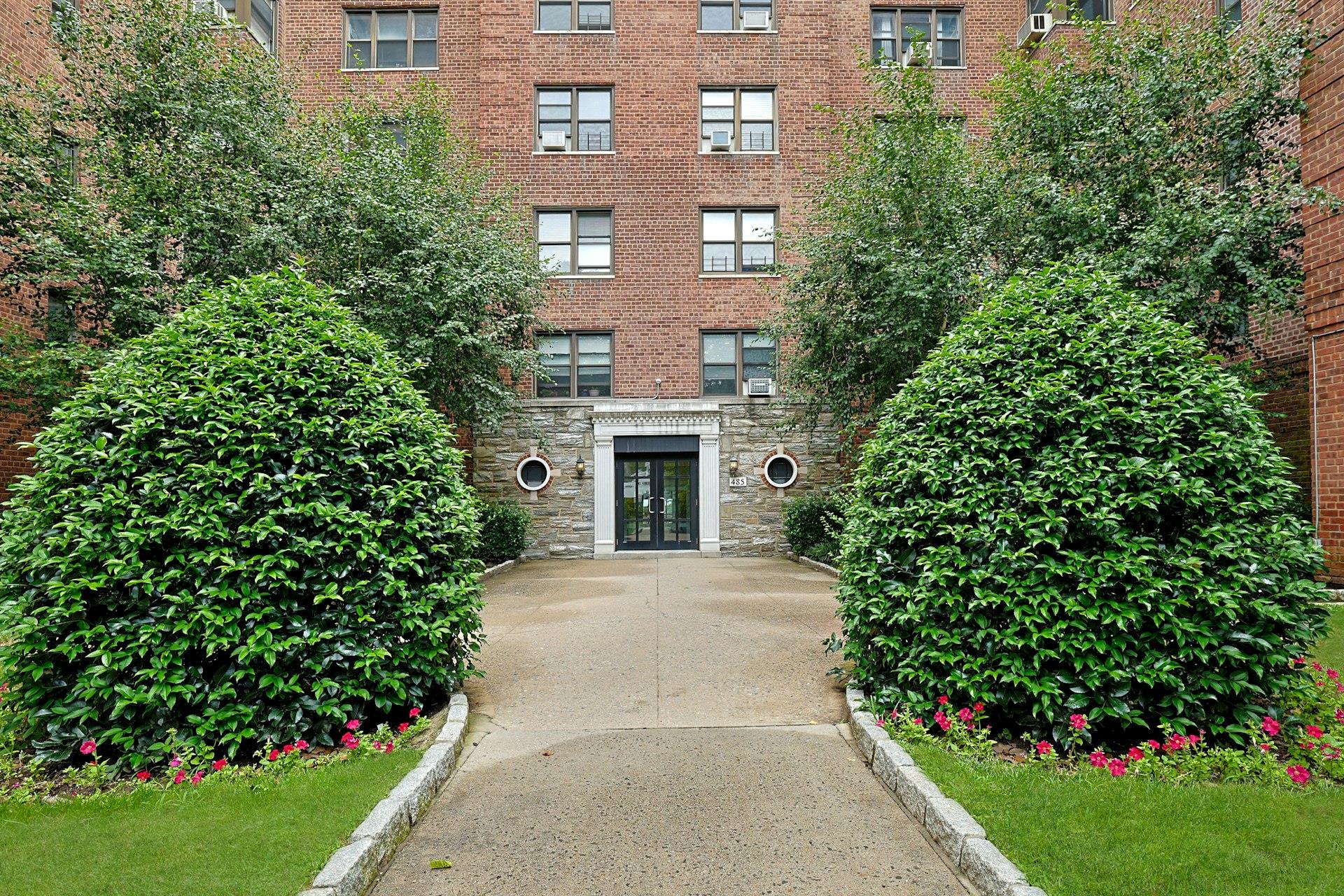 485 Lincoln Avenue 103