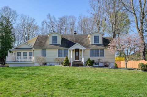 Photo of 12 Leeside Road, Carmel, NY 10512 (MLS # 958996)