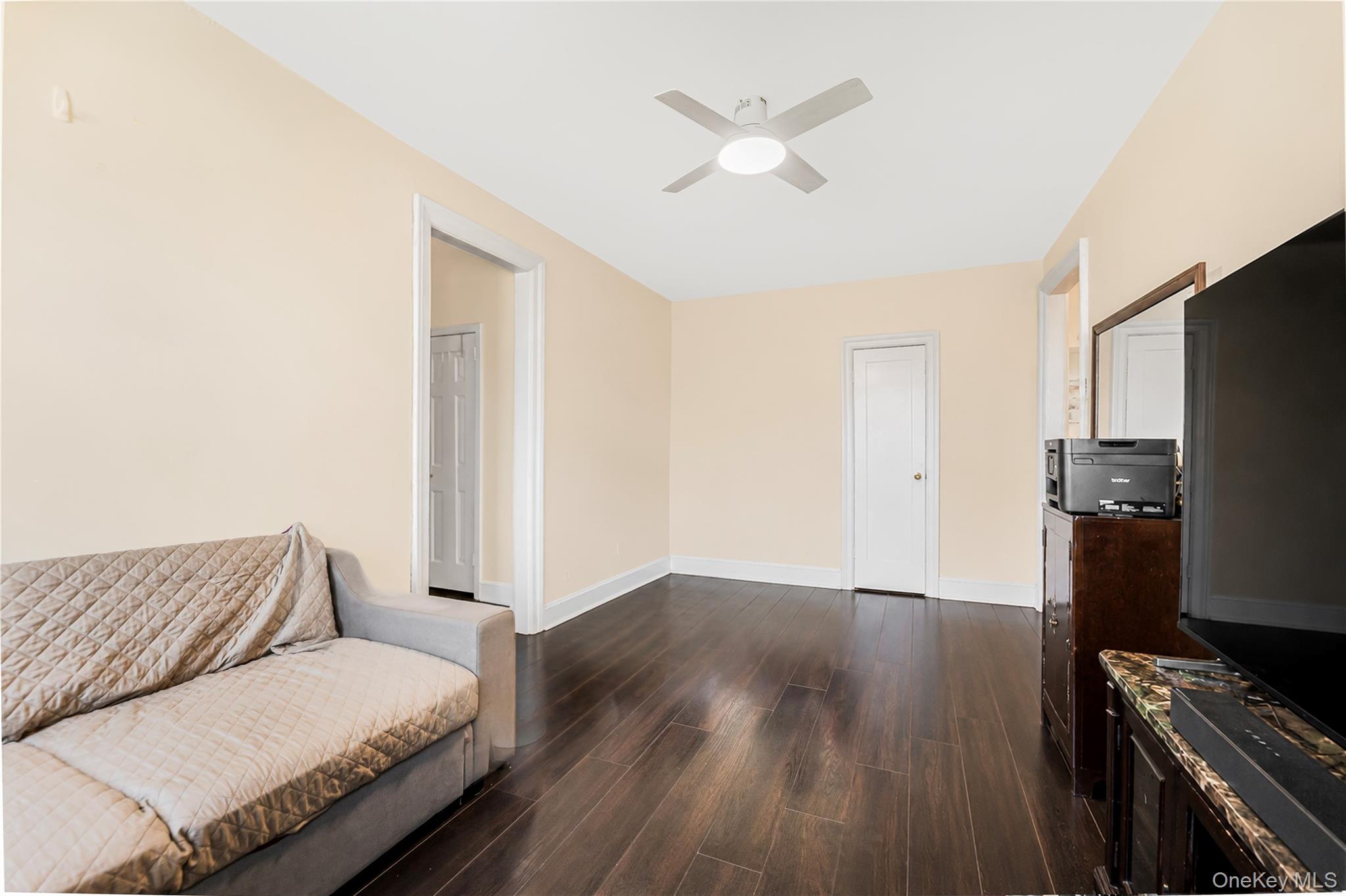 Photo 1 of 16 — 1976 Lafontaine Avenue 4B, Bronx, NY 10457