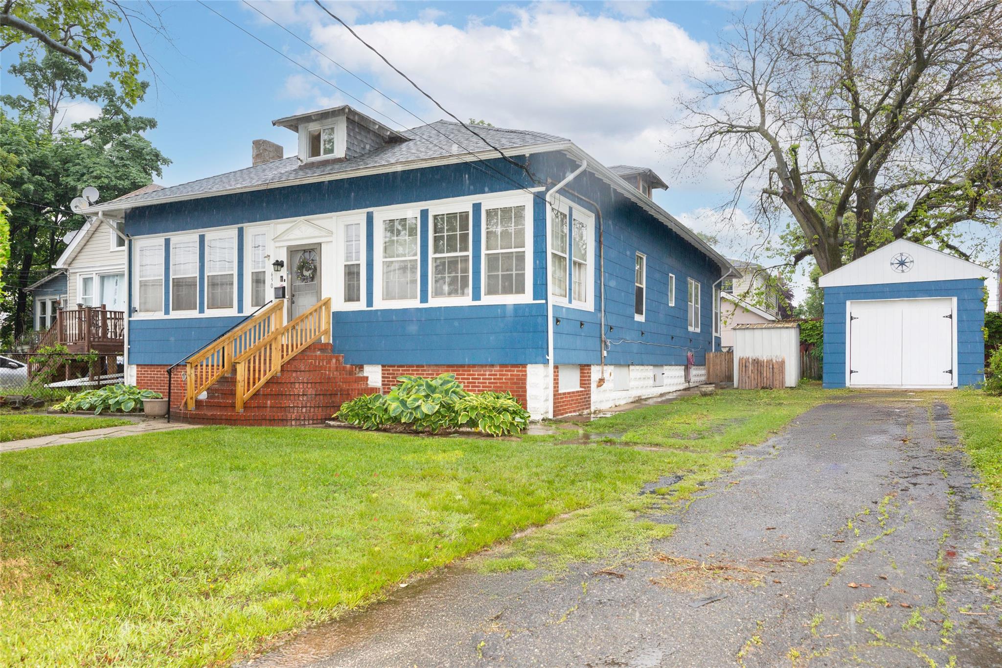 Property for Sale at Minnieford Avenue, Bronx, New York - Bedrooms: 3 
Bathrooms: 2 
Rooms: 6  - $669,000