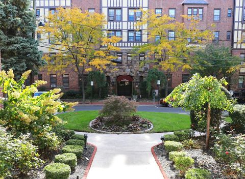 4 Maple Drive 5L Great Neck NY 11021