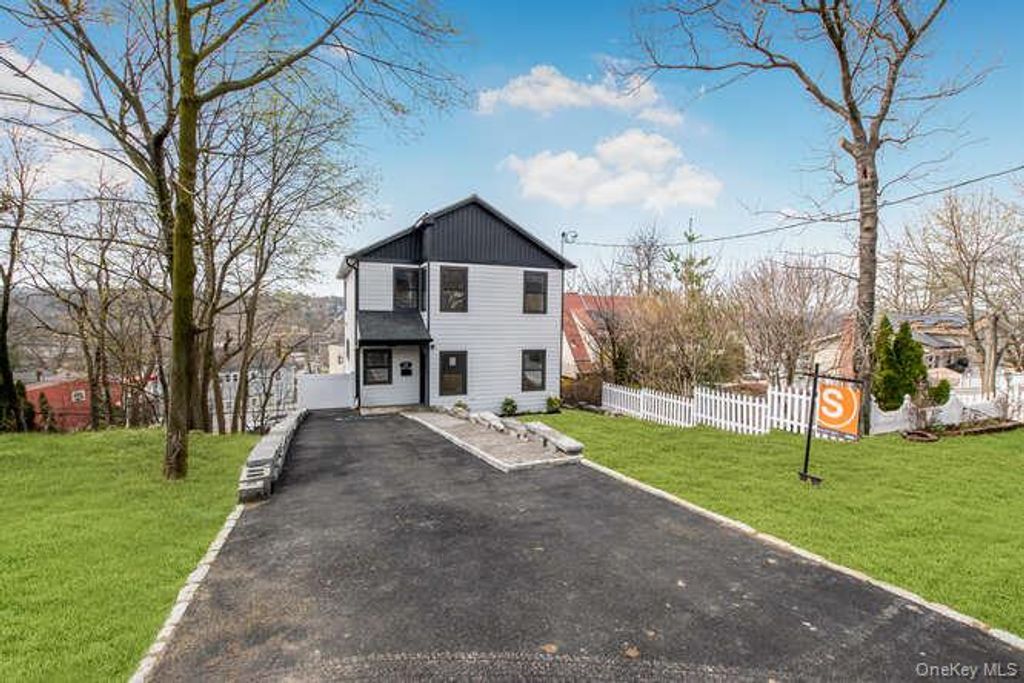 Photo of 32 Hunt Avenue (aka ) 91 Ridgeview Avenue, Yonkers, NY 10710 (MLS # 981849)