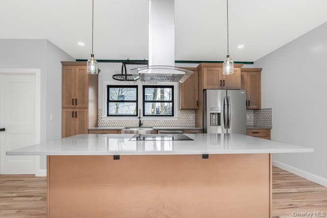 32 Hunt Avenue (aka ) 91 Ridgeview Avenue