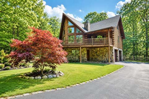 Homes For Sale - 33 Cimarron Road<br/> Putnam Valley, NY 10579