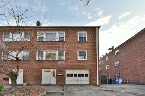 166-30 Gothic Drive Jamaica Hills NY 11432