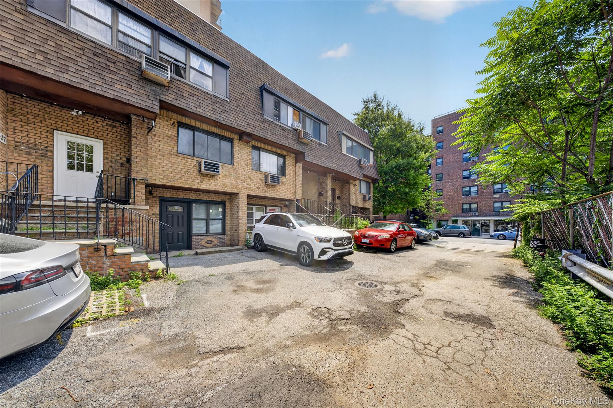 143-27 Roosevelt Ave