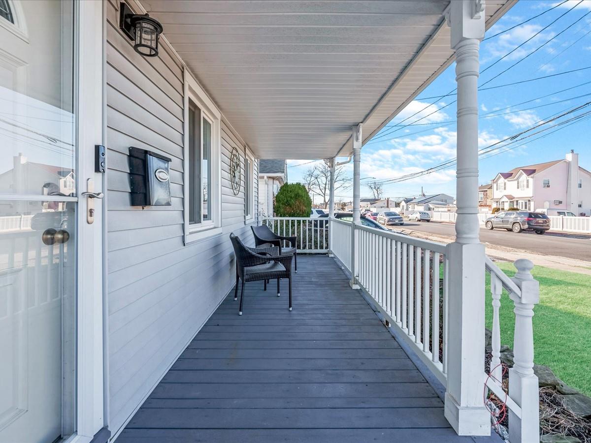 37 W Granada Avenue, Lindenhurst, New York image 3